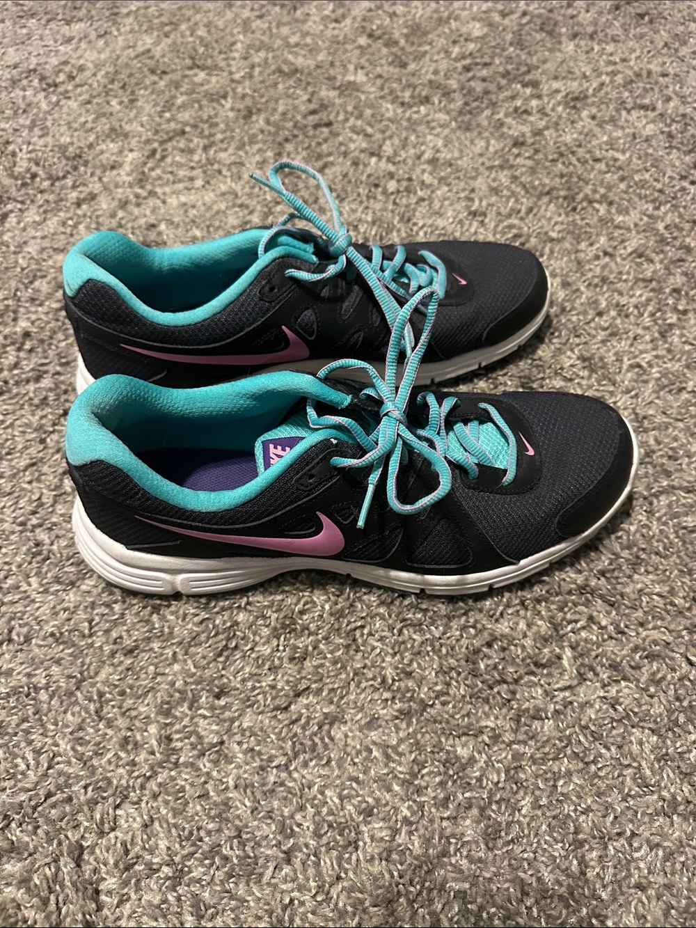 Nike Women’s Black Athletic Shoes with Teal Linings and Pink Swoosh size 12